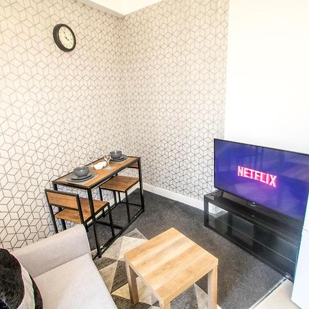 Cozy And Charming - 1 Bedroom Apartment - Free Parking, Transit Links, Close To Stadiums マンチェスター エクステリア 写真