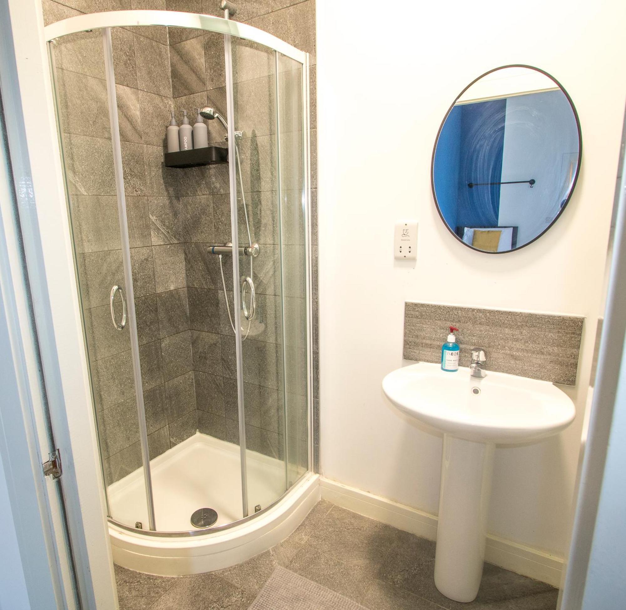 Cozy And Charming - 1 Bedroom Apartment - Free Parking, Transit Links, Close To Stadiums マンチェスター エクステリア 写真